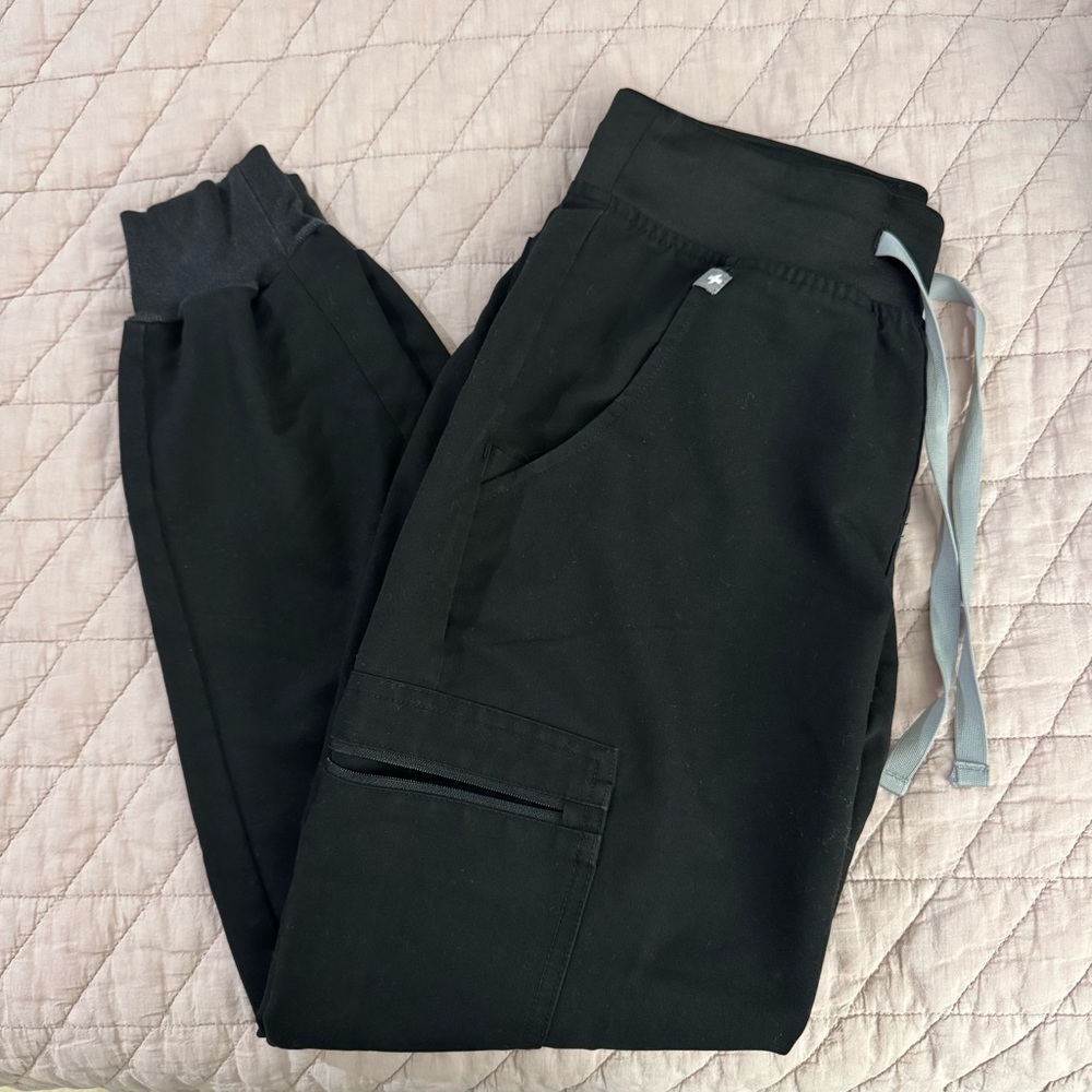 Figs Zamora XXS Petite in Black - Picture 2 of 2